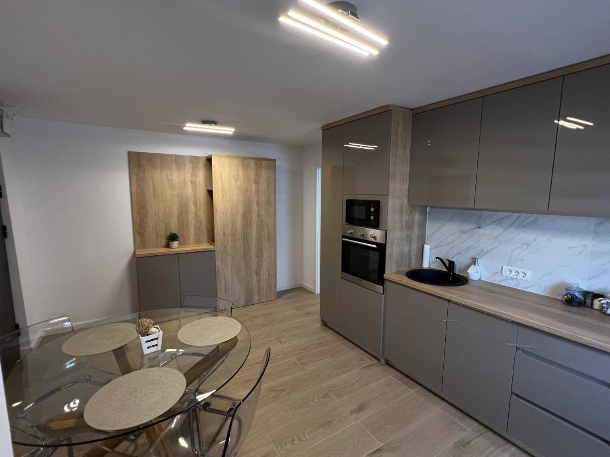 Luxury Apartment Centrul Vechi Curtea de Argeş Exteriör bild
